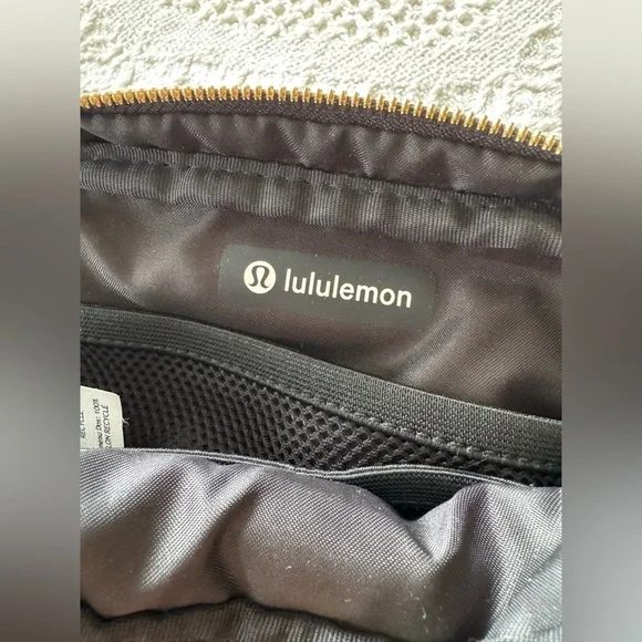 Lululemon Everywhere Black Fleece Belt Bag With Gold Hardware - Picture 11 of 13